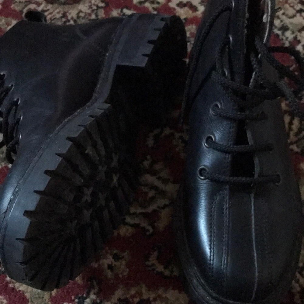 Timberland ankle boots size 6 they are in fair condition